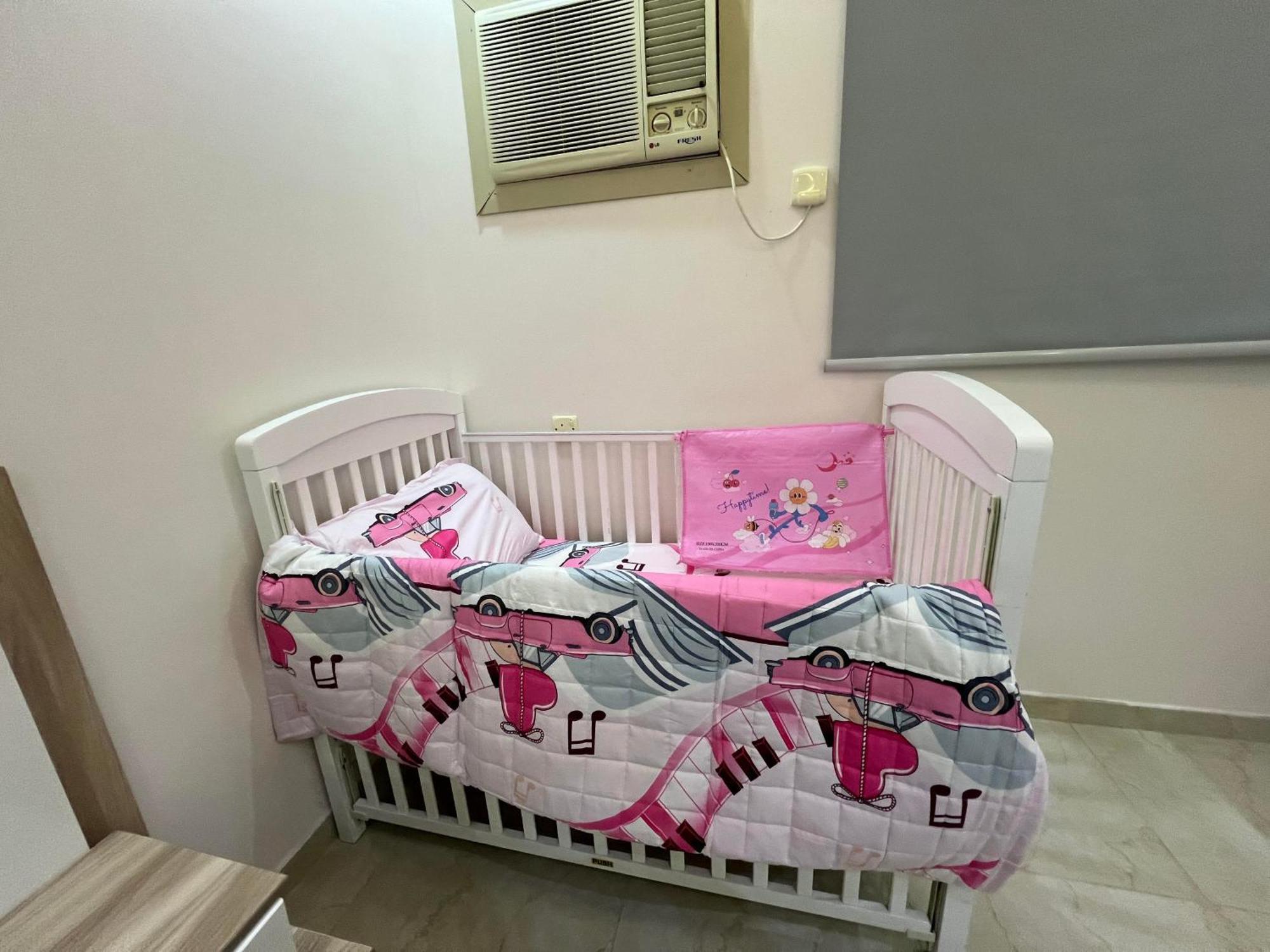 كبيرة 3 غرف نوم وصالة Large With 3 Bedrooms And A Living Appartement *