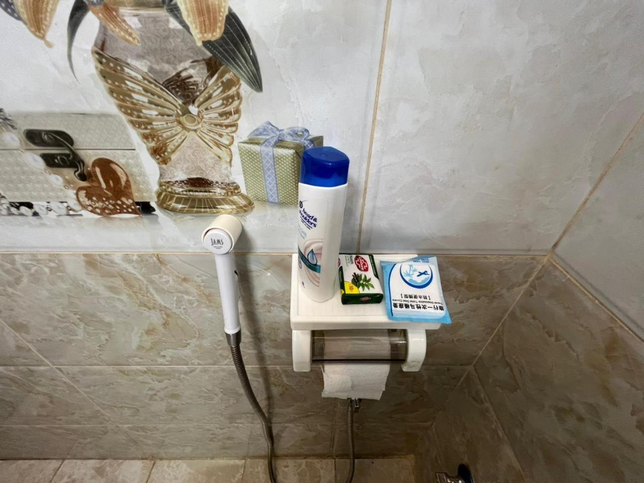 كبيرة 3 غرف نوم وصالة Large With 3 Bedrooms And A Living *